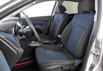 Подержанный автомобиль Chevrolet Cruze Hatchback 2015 года (20 фото)