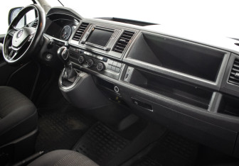 Подержанный автомобиль Volkswagen Caravelle 2016 года (9 фото)
