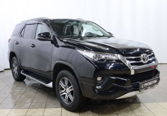 Подержанный автомобиль Toyota Fortuner 2019 года (3 фото)