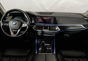 Подержанный автомобиль BMW X5 2020 года (12 фото)