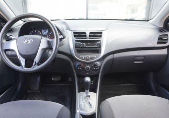 Подержанный автомобиль Hyundai Solaris Hatchback 2013 года (12 фото)