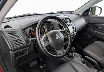 Подержанный автомобиль Mitsubishi ASX 2014 года (16 фото)