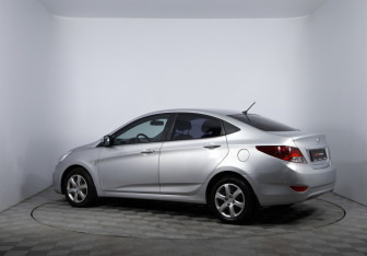 Подержанный автомобиль Hyundai Solaris Sedan 2013 года (7 фото)