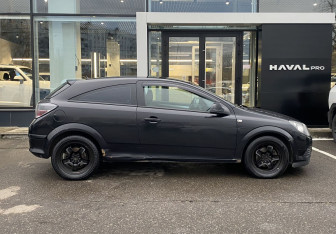 Подержанный автомобиль Opel Astra Hatchback 2011 года (4 фото)