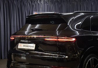 Подержанный автомобиль Porsche Cayenne 2018 года (29 фото)