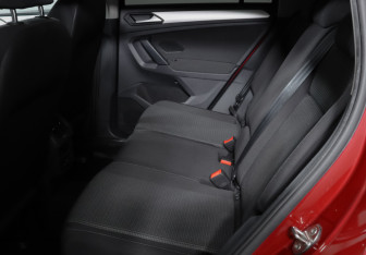 Подержанный автомобиль Volkswagen Tiguan 2019 года (10 фото)