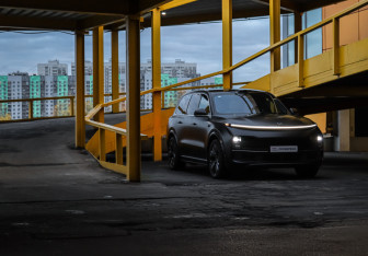 Подержанный автомобиль LiXiang L9 2023 года (25 фото)