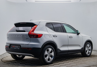 Подержанный автомобиль Volvo XC40 2018 года (5 фото)