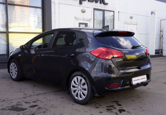 Подержанный автомобиль Kia Ceed Hatchback 2017 года (6 фото)