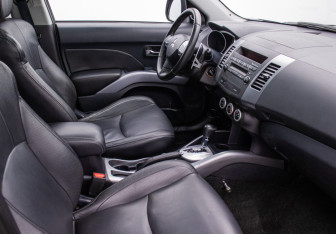 Подержанный автомобиль Mitsubishi Outlander 2008 года (9 фото)