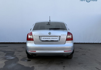 Подержанный автомобиль Skoda Octavia Liftback 2012 года (6 фото)
