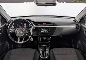 Подержанный автомобиль Kia Rio Hatchback 2021 года (14 фото)