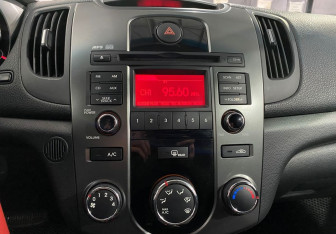 Подержанный автомобиль Kia Cerato Sedan 2011 года (13 фото)