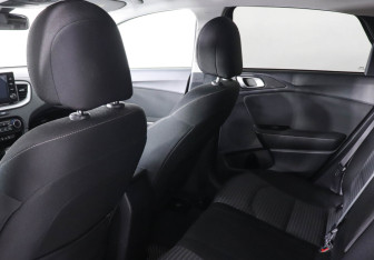 Подержанный автомобиль Kia Ceed Hatchback 2022 года (12 фото)