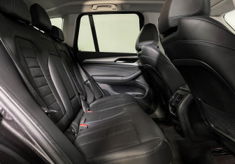 Подержанный автомобиль BMW X3 2018 года (14 фото)