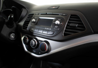 Подержанный автомобиль Kia Picanto 2014 года (12 фото)