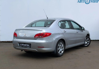 Подержанный автомобиль Peugeot 408 2018 года (8 фото)