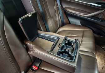 Подержанный автомобиль BMW X5 2017 года (19 фото)