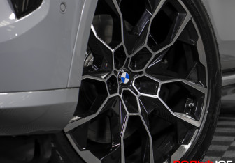 Подержанный автомобиль BMW X7 2024 года (34 фото)