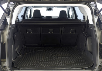 Подержанный автомобиль Peugeot 5008 Suv 2018 года (10 фото)