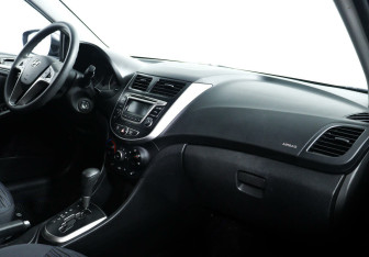 Подержанный автомобиль Hyundai Solaris Sedan 2015 года (8 фото)