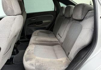 Подержанный автомобиль Fiat Linea 2011 года (11 фото)