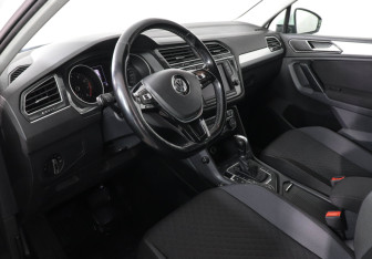Подержанный автомобиль Volkswagen Tiguan 2017 года (9 фото)