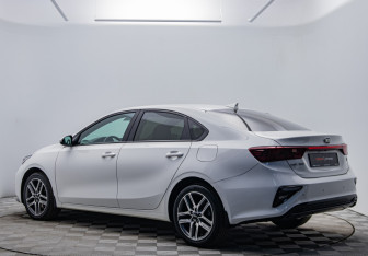 Подержанный автомобиль Kia Cerato Sedan 2021 года (3 фото)