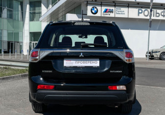 Подержанный автомобиль Mitsubishi Outlander 2013 года (6 фото)