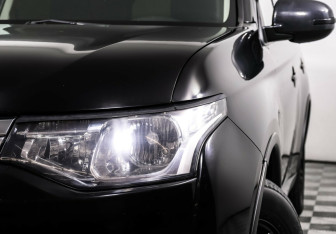 Подержанный автомобиль Mitsubishi Outlander 2014 года (7 фото)