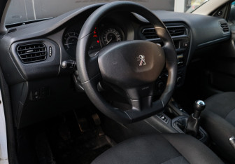 Подержанный автомобиль Peugeot 301 2016 года (12 фото)