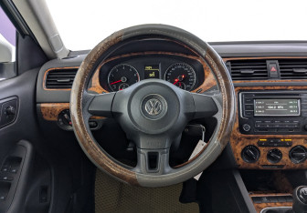 Подержанный автомобиль Volkswagen Jetta Sedan 2014 года (21 фото)