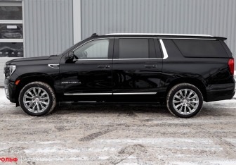 Подержанный автомобиль GMC Yukon 2023 года (2 фото)