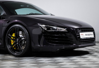 Подержанный автомобиль Audi R8 Coupe 2008 года (16 фото)