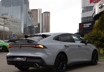 Подержанный автомобиль Changan UNI-V 2023 года (4 фото)