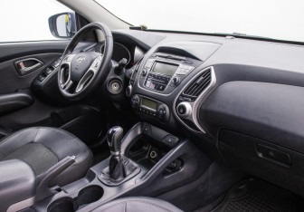 Подержанный автомобиль Hyundai ix35 2010 года (10 фото)