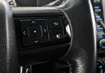 Подержанный автомобиль Toyota Hilux 2021 года (28 фото)