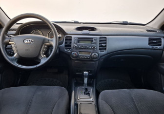 Подержанный автомобиль Kia Magentis 2008 года (12 фото)