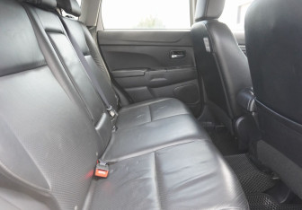 Подержанный автомобиль Mitsubishi ASX 2011 года (10 фото)