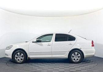 Подержанный автомобиль Skoda Octavia Liftback 2011 года (8 фото)
