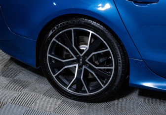 Подержанный автомобиль Audi RS 7 2016 года (15 фото)