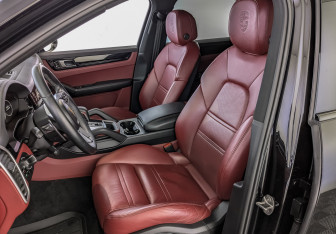 Подержанный автомобиль Porsche Cayenne 2018 года (20 фото)
