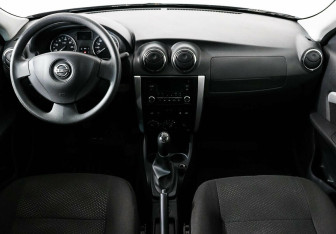 Подержанный автомобиль Nissan Almera Sedan 2017 года (6 фото)