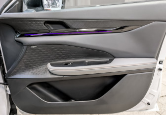 Подержанный автомобиль Changan UNI-V 2023 года (26 фото)