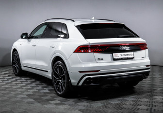 Подержанный автомобиль Audi Q8 2019 года (7 фото)