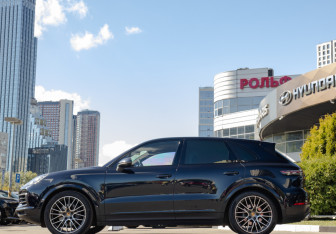 Подержанный автомобиль Porsche Cayenne 2018 года (6 фото)