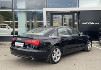 Подержанный автомобиль Audi A6 Sedan 2011 года (5 фото)
