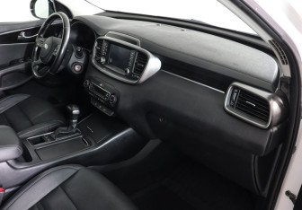 Подержанный автомобиль Kia Sorento 2020 года (10 фото)