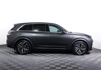 Подержанный автомобиль LiXiang L7 2024 года (4 фото)