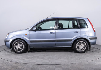 Подержанный автомобиль Ford Fusion 2007 года (4 фото)